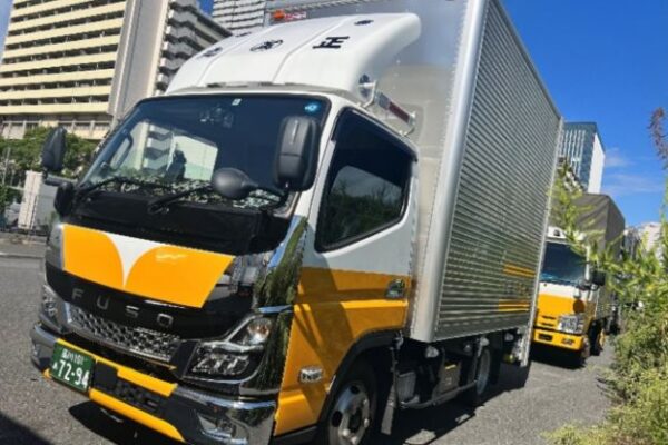 2t箱パワーゲート車