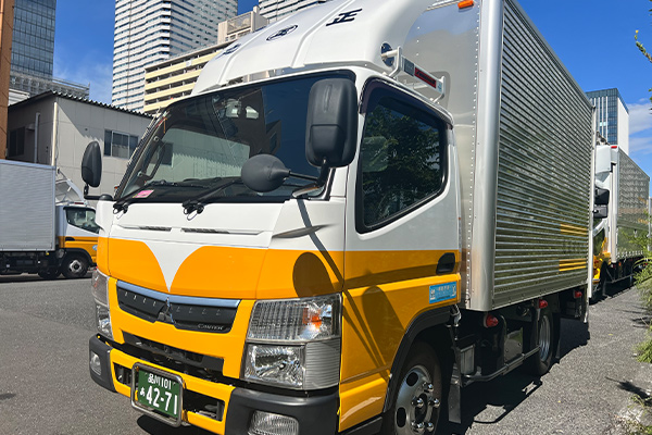 2t箱車 パワーゲート付き